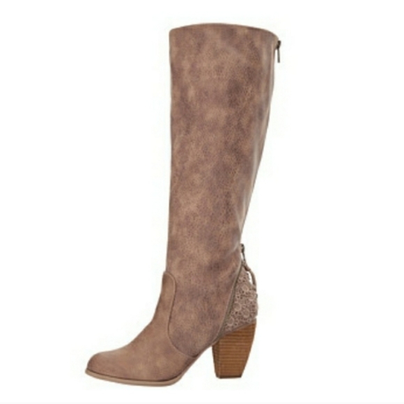 Sassy Peekaboo Lace Not Rated Boots - Picture 4 of 8